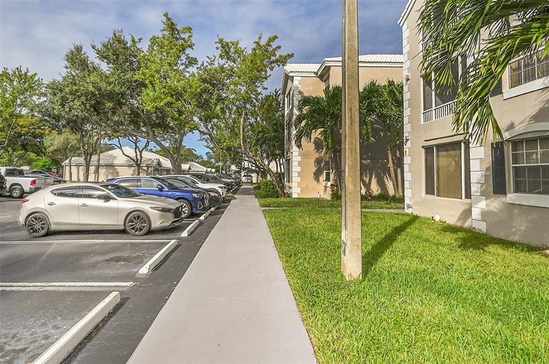 Image 30 of 47 For 2841 Oakland Forest Dr  106