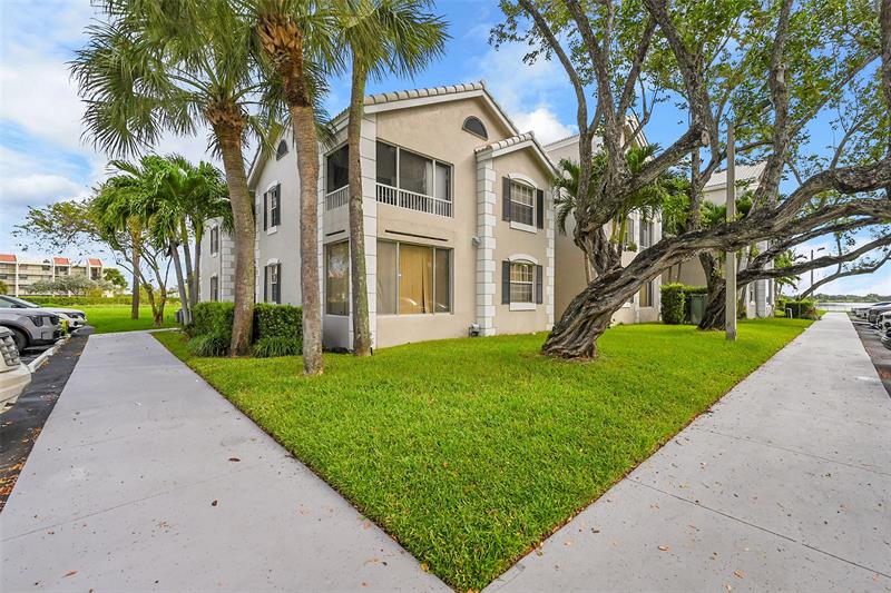 Image 31 of 47 For 2841 Oakland Forest Dr  106