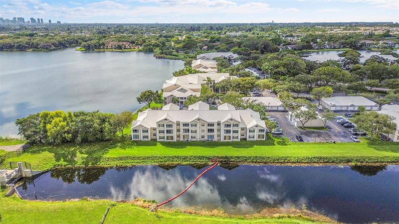 Image 34 of 47 For 2841 Oakland Forest Dr  106