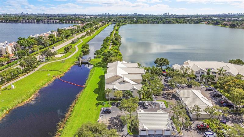 Image 35 of 47 For 2841 Oakland Forest Dr  106