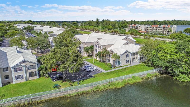 Image 39 of 47 For 2841 Oakland Forest Dr  106