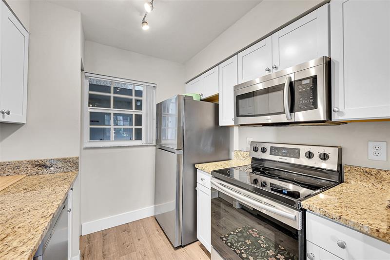 Image 5 of 47 For 2841 Oakland Forest Dr  106