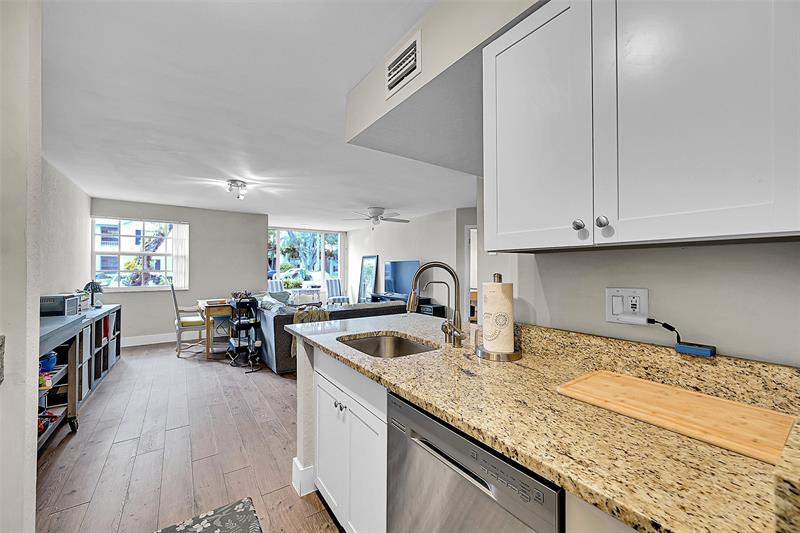 Image 6 of 47 For 2841 Oakland Forest Dr  106