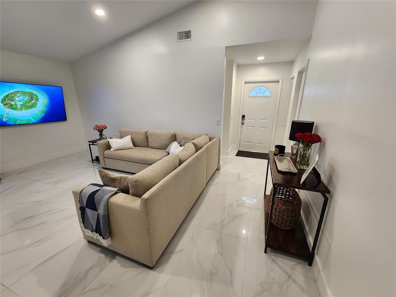 Image 10 of 57 For 1303 Seagrape Cir