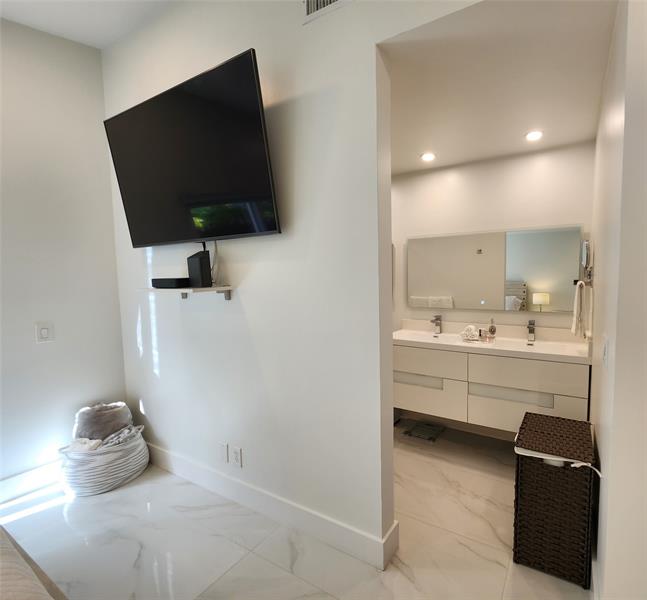 Image 42 of 57 For 1303 Seagrape Cir