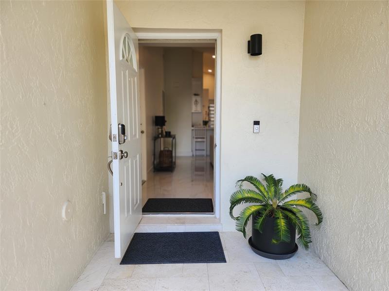 Image 5 of 57 For 1303 Seagrape Cir