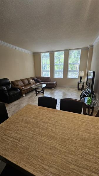 Image 9 of 20 For 3001 185th St  318