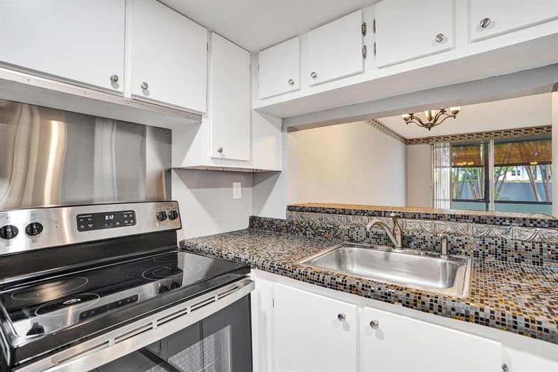 Image 10 of 31 For 9201 Lime Bay Blvd  114