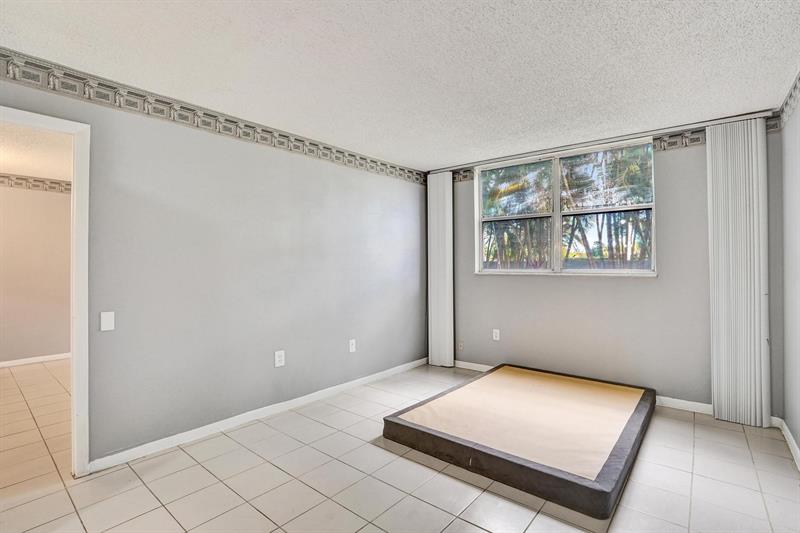 Image 16 of 31 For 9201 Lime Bay Blvd  114