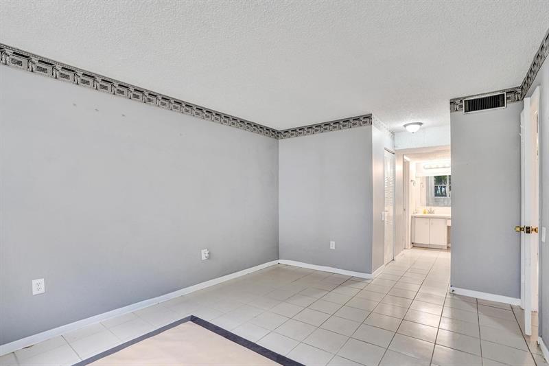 Image 18 of 31 For 9201 Lime Bay Blvd  114
