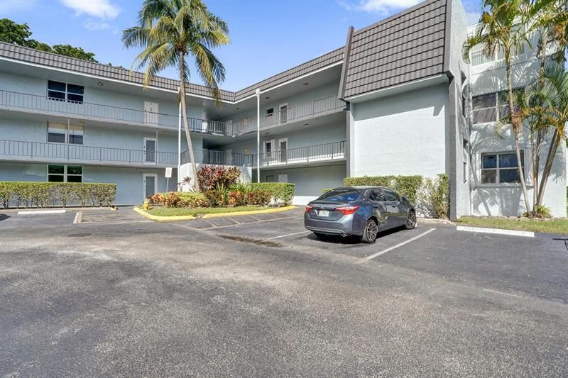 Image 30 of 31 For 9201 Lime Bay Blvd  114