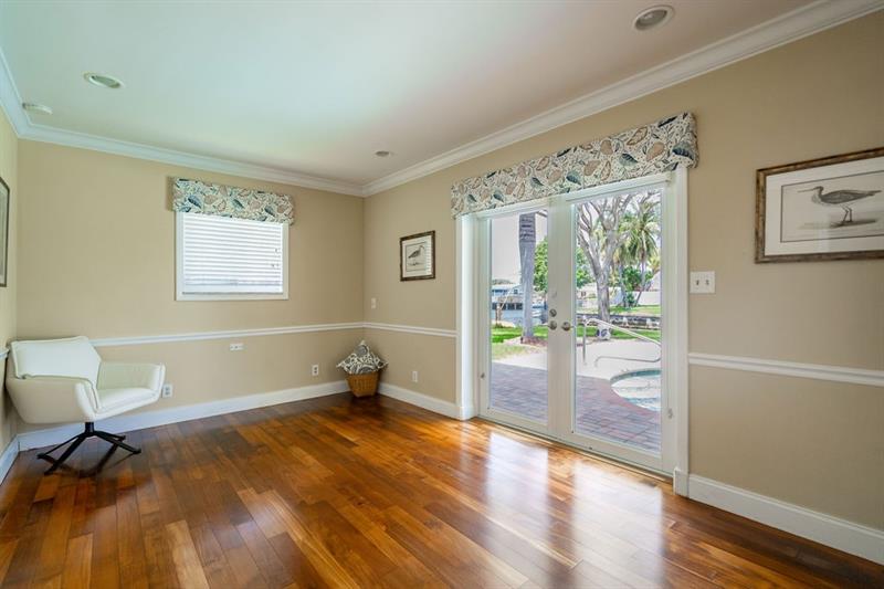 Image 21 of 42 For 571 12th St  