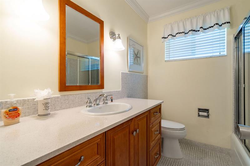 Image 25 of 42 For 571 12th St  