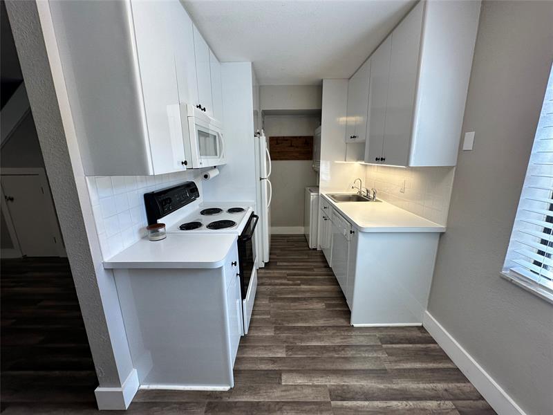 Image 12 of 30 For 620 28th St  207