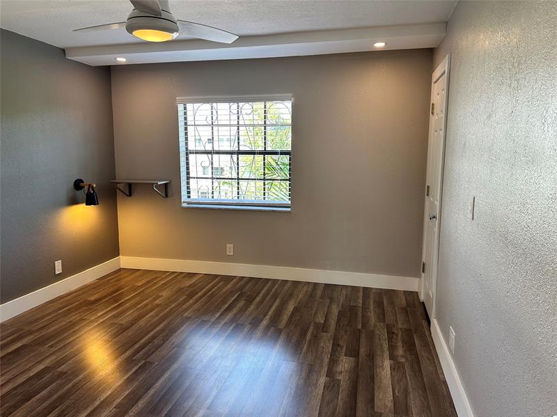 Image 16 of 30 For 620 28th St  207