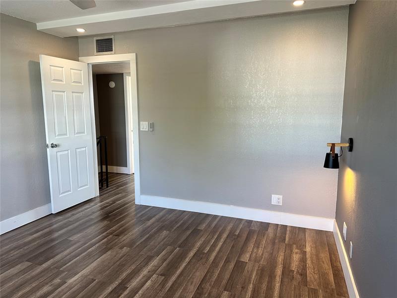 Image 17 of 30 For 620 28th St  207