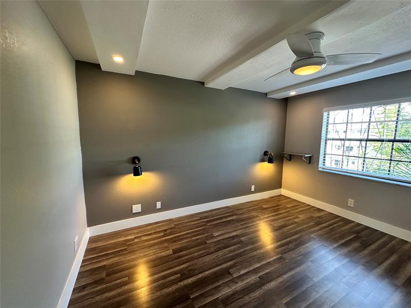 Image 20 of 30 For 620 28th St  207