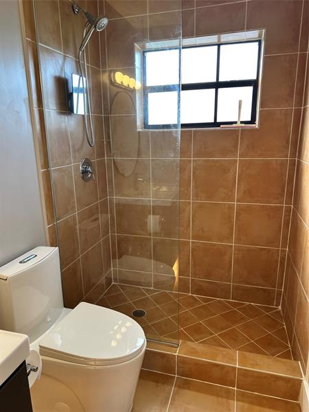 Image 23 of 30 For 620 28th St  207