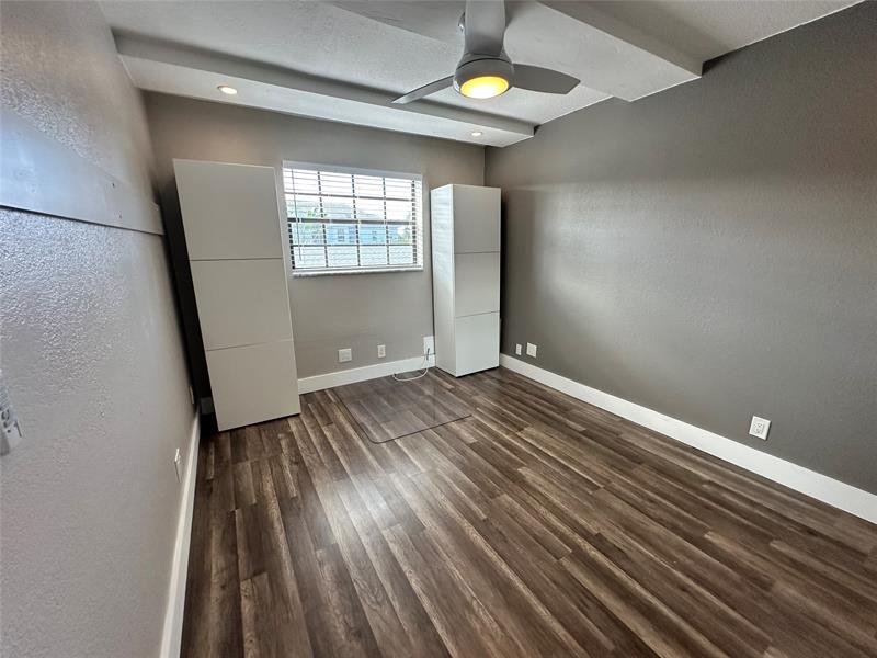 Image 26 of 30 For 620 28th St  207