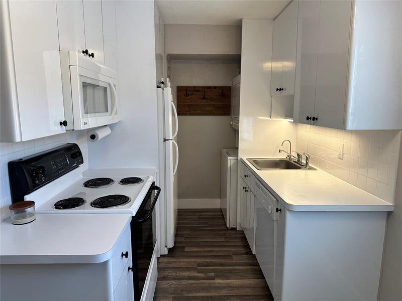 Image 8 of 30 For 620 28th St  207