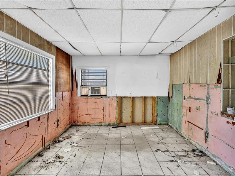 Image 32 of 43 For 4901 51st St