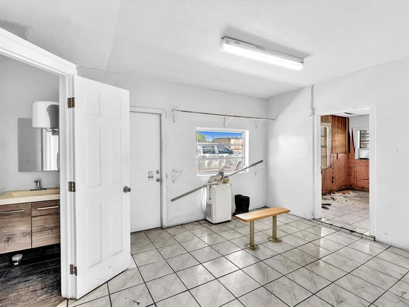 Image 33 of 43 For 4901 51st St