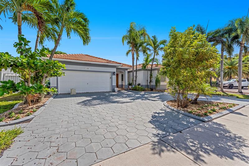 Details for 16757 91st Ct, Miami Lakes, FL 33018