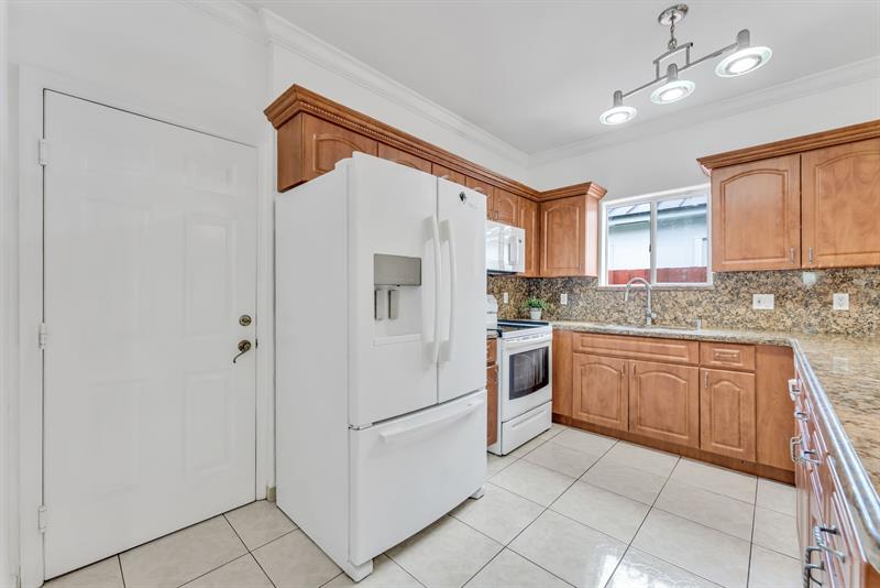 Image 10 of 36 For 16757 91st Ct