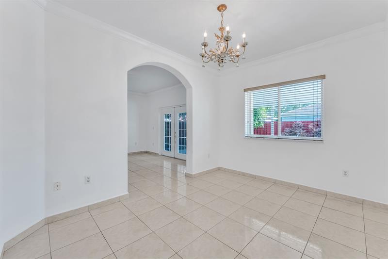 Image 11 of 36 For 16757 91st Ct