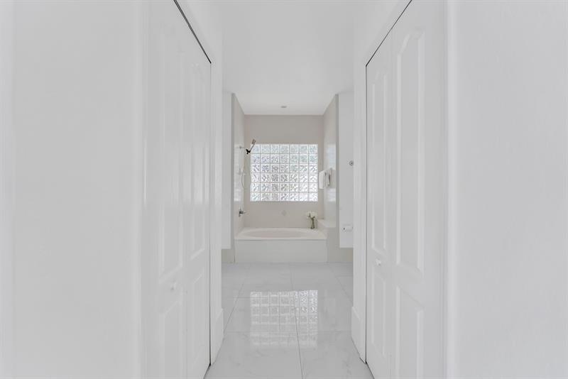 Image 15 of 36 For 16757 91st Ct