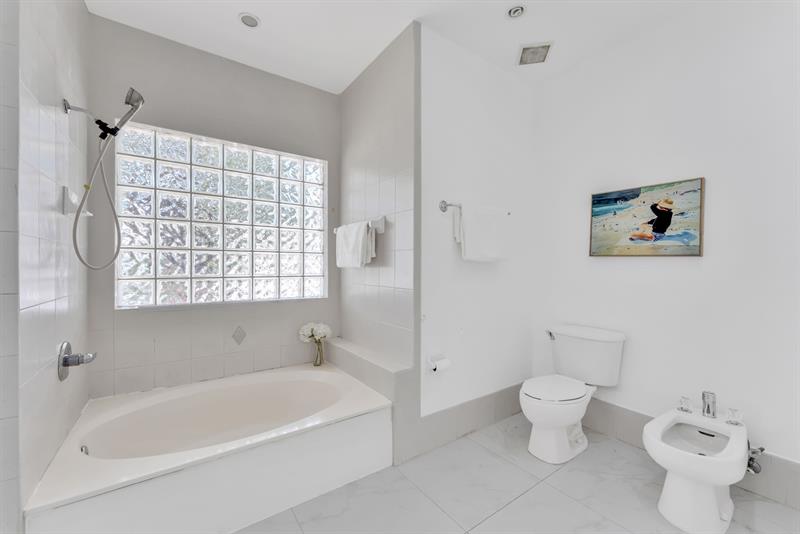 Image 16 of 36 For 16757 91st Ct