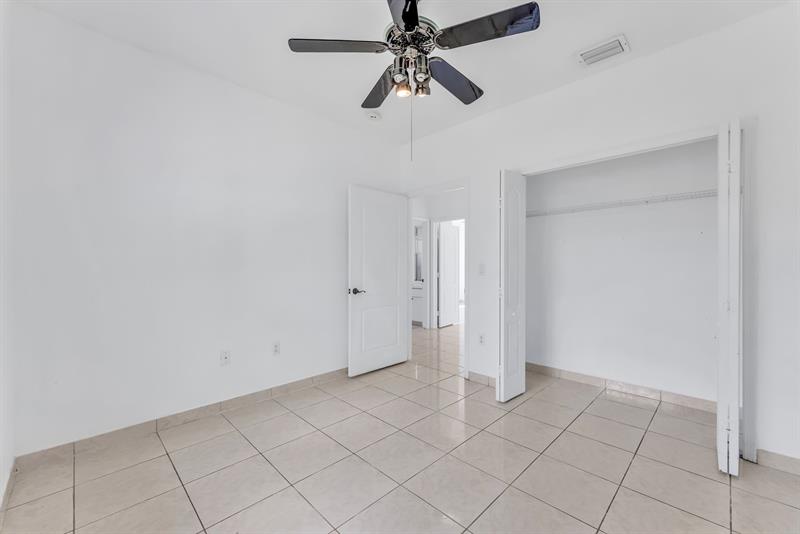 Image 21 of 36 For 16757 91st Ct