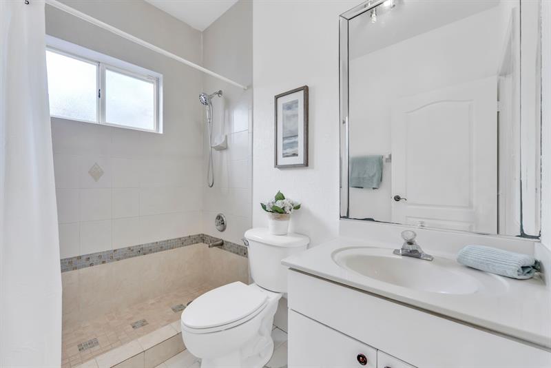 Image 22 of 36 For 16757 91st Ct