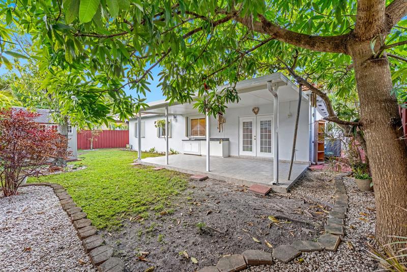 Image 23 of 36 For 16757 91st Ct