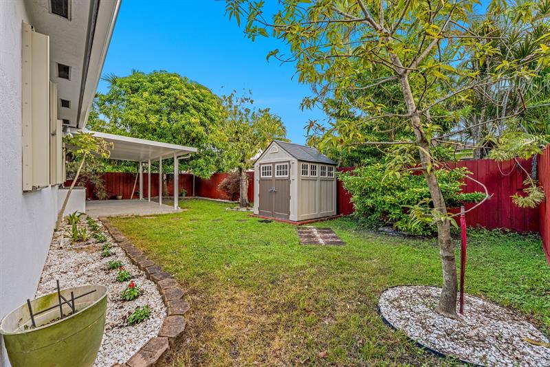 Image 24 of 36 For 16757 91st Ct