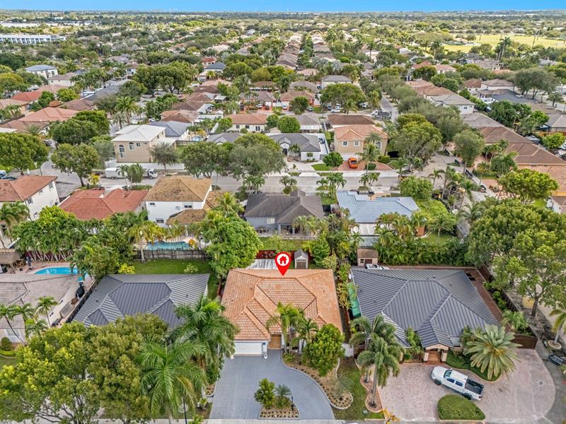 Image 27 of 36 For 16757 91st Ct