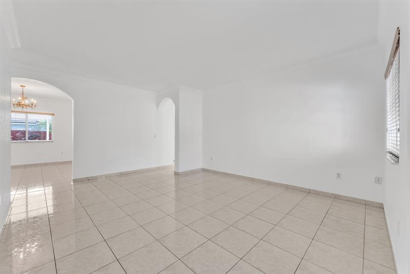 Image 5 of 36 For 16757 91st Ct