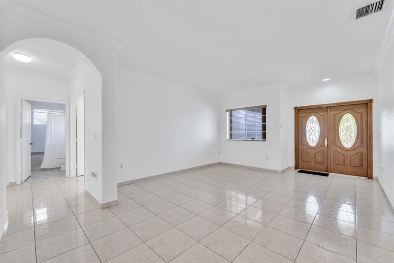 Image 6 of 36 For 16757 91st Ct