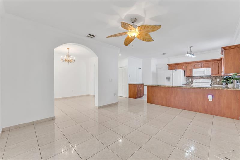 Image 8 of 36 For 16757 91st Ct