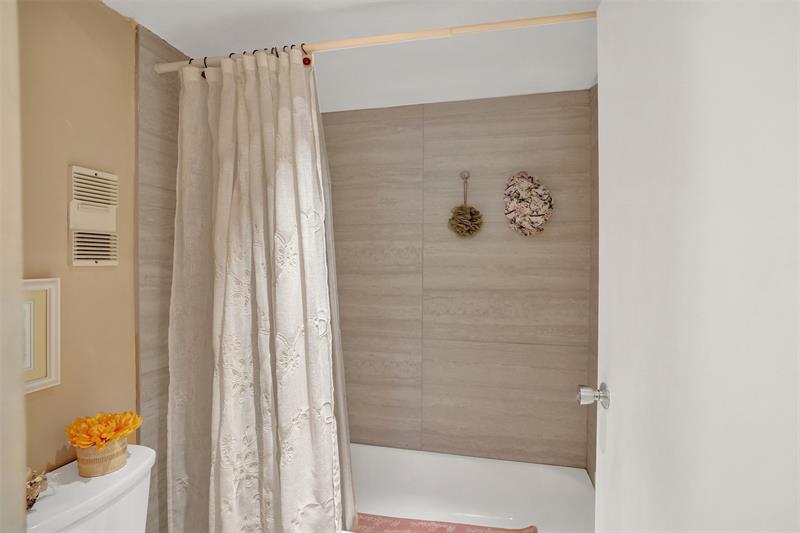 Image 10 of 18 For 8415 Forest Hills Dr  206