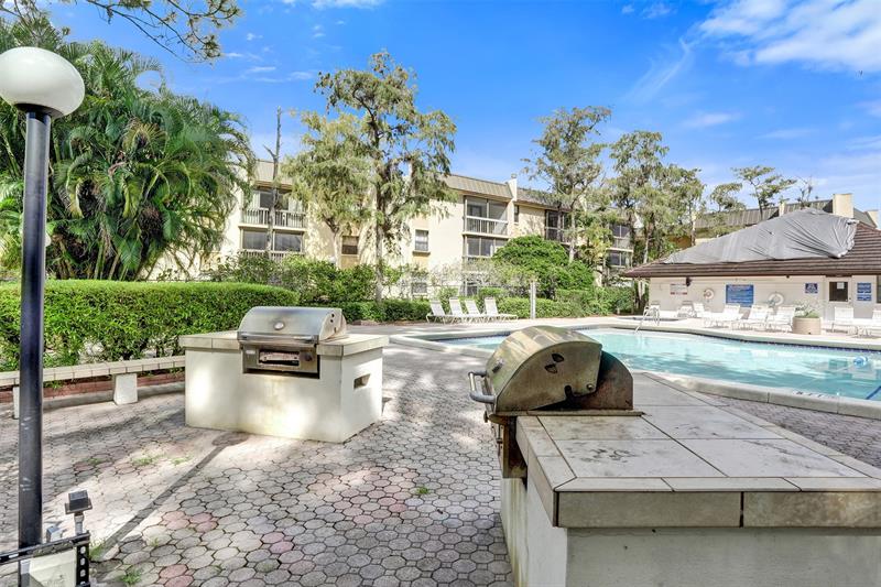 Image 17 of 18 For 8415 Forest Hills Dr  206