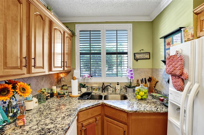 Image 5 of 18 For 8415 Forest Hills Dr  206