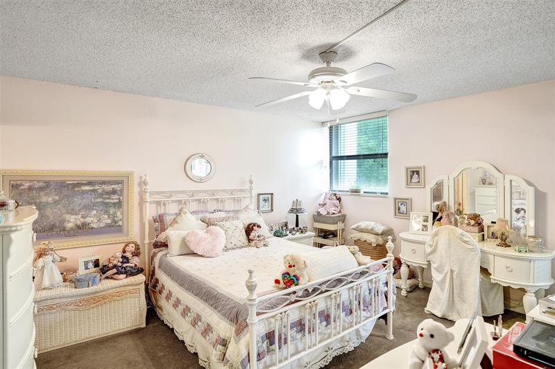 Image 8 of 18 For 8415 Forest Hills Dr  206