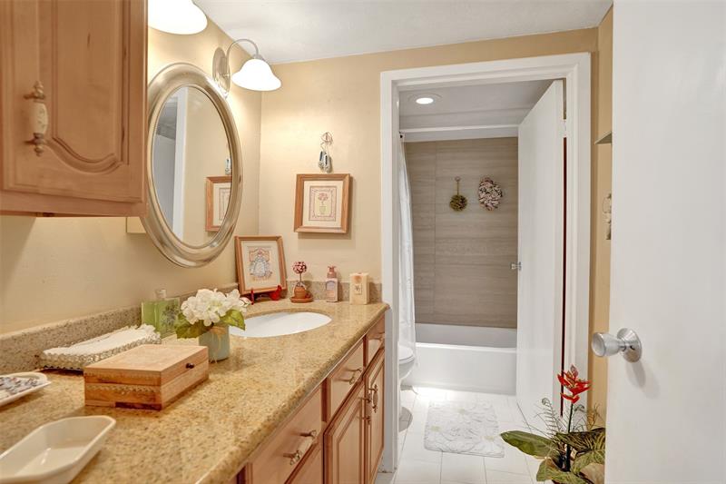 Image 9 of 18 For 8415 Forest Hills Dr  206