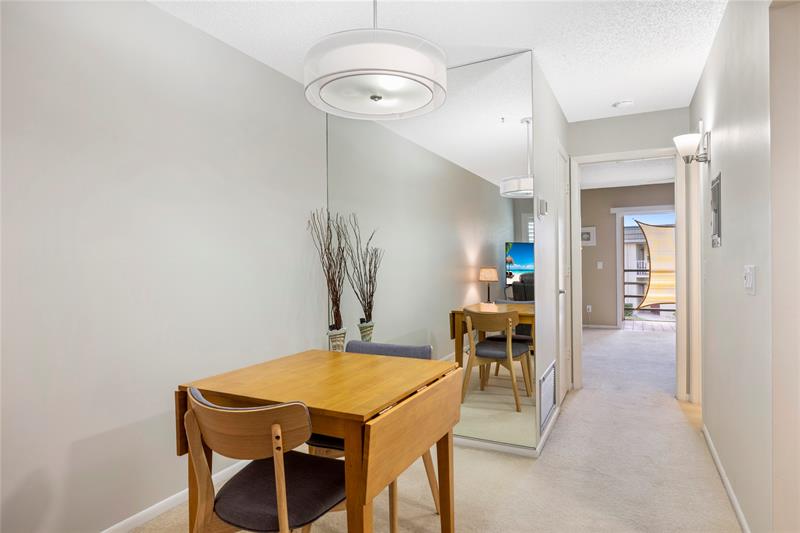 Image 5 of 20 For 27 Vista Gardens Trl  204