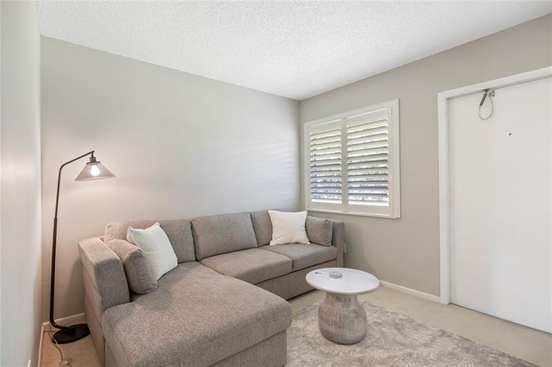 Image 6 of 20 For 27 Vista Gardens Trl  204