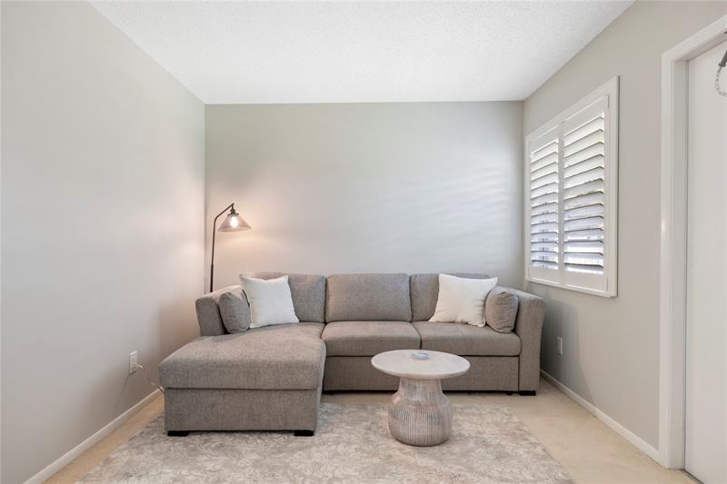 Image 7 of 20 For 27 Vista Gardens Trl  204