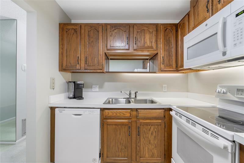 Image 9 of 20 For 27 Vista Gardens Trl  204