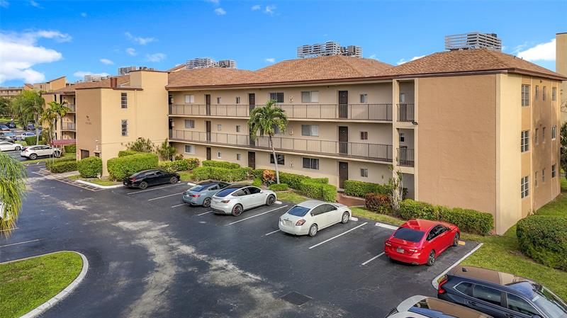 Image 4 of 42 For 7750 50th St  106