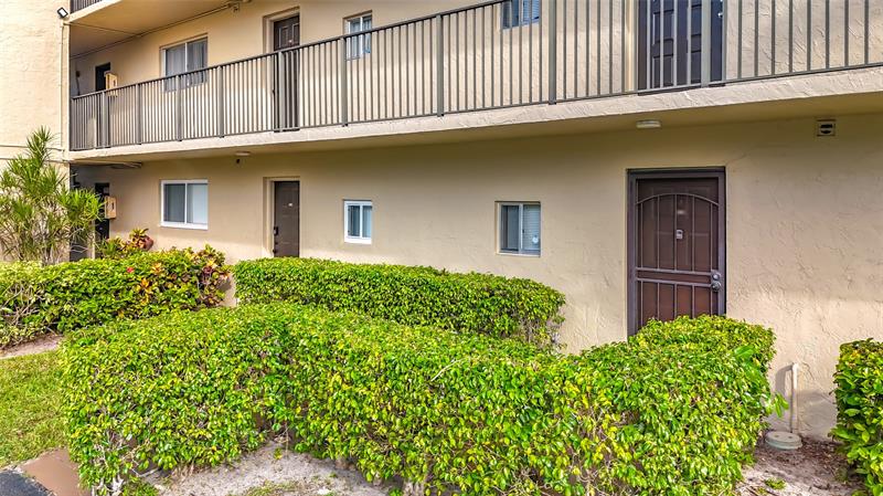 Image 5 of 42 For 7750 50th St  106